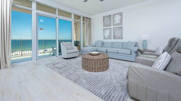 Condo, 3 habitaciones | Área de sala de estar