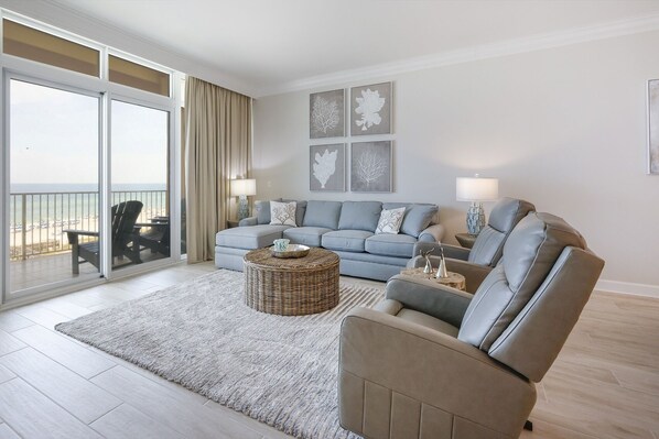 Condo, 3 Bedrooms | Living area