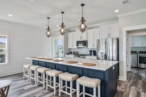 House, 4 Bedrooms | Private kitchen | Fridge, coffee/tea maker, toaster