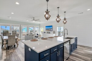 House, 4 Bedrooms | Private kitchen | Fridge, coffee/tea maker, toaster