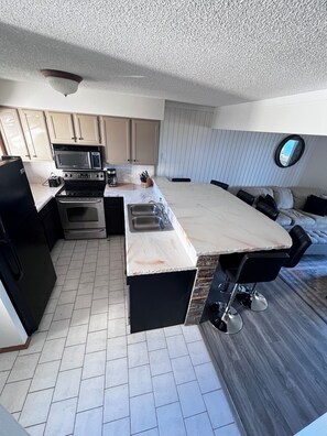 Fridge, microwave, oven, stovetop - Beautifully Renovated 2 Bedroom Beach Villa on Mille Lacs Lake (Onamia)