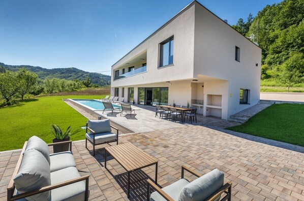 Outdoor dining - Villa Butoniga Hills - luxurious villa with pool (Pazin)