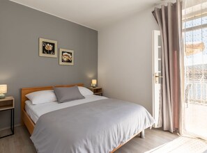 Apartment (Two Bedroom Apartment with Terrace an) | 2 Schlafzimmer, kostenloses WLAN