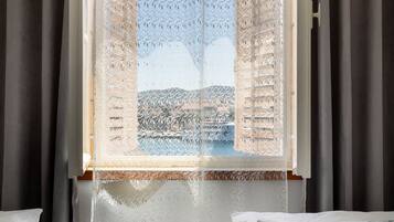 Apartment (Two Bedroom Apartment with Terrace an) | 2 Schlafzimmer, kostenloses WLAN