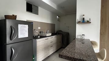 Fridge, cookware/dishes/utensils, kitchen islands