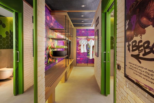 Minibar y caja de seguridad en la habitación 