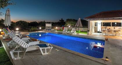 Pool Villa Maja