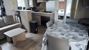 Interior - 4 Bedroom Mobile Home in Saint-Jean-de-Monts (Saint-Jean-de-Monts)