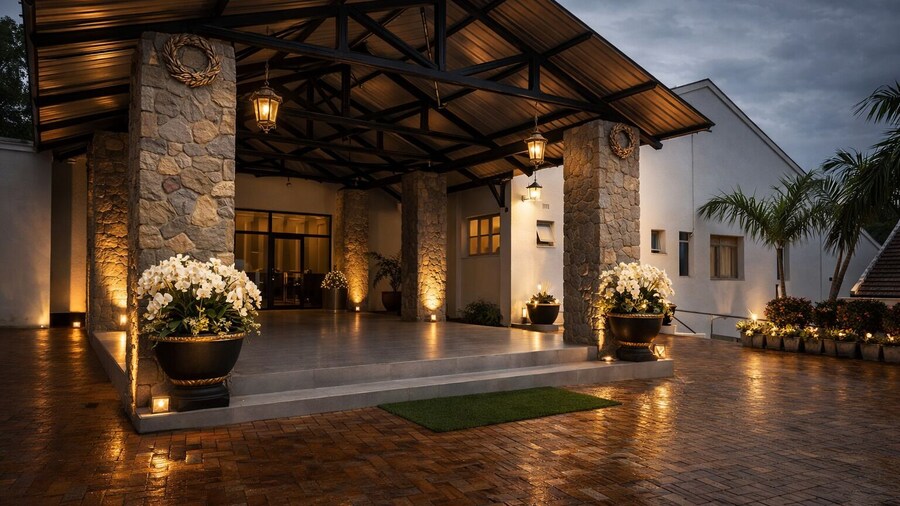 La’ Dukes Resort