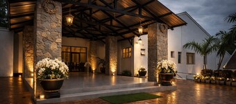 La’ Dukes Resort
