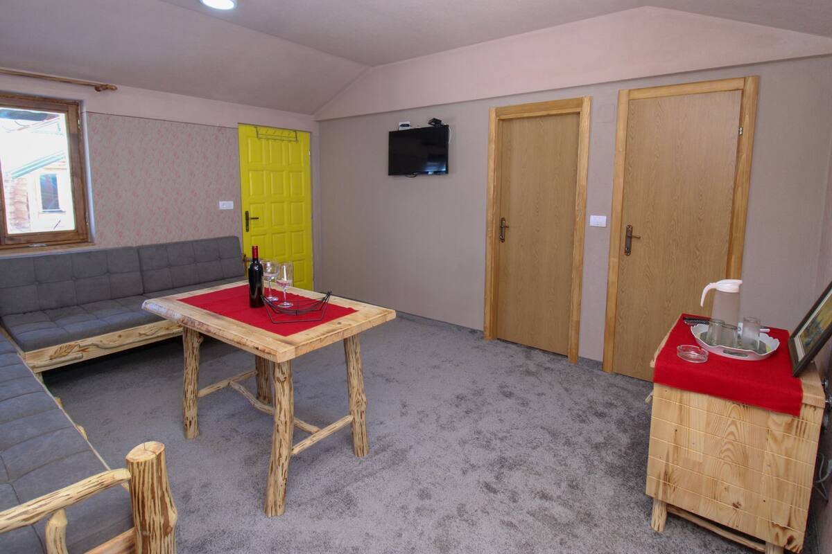 Apartment (One Bedroom Holiday Home (Neretva)) | Wohnzimmer | 32-Zoll-Flachbildfernseher mit Digitalempfang