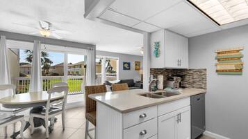 Condo, 1 King Bed with Sofa bed (Sandpiper Cove 1016) | Interior