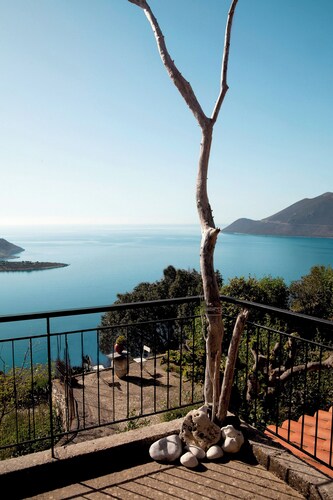 Unique Hideaway with Serene Panoramic views!