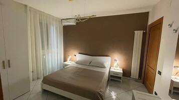 1 bedroom, in-room safe, desk, iron/ironing board