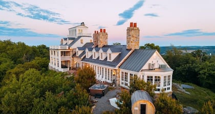 Roundtop Mansion Breathtaking View indoor Pool