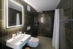Shower, hair dryer, heated floors, towels