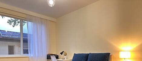 2 habitaciones, escritorio, tabla de planchar con plancha y wifi gratis