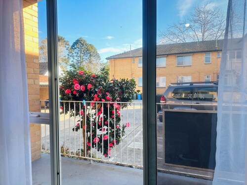 Peaceful family-friendly 2-bedroom apartment in Camberwell.