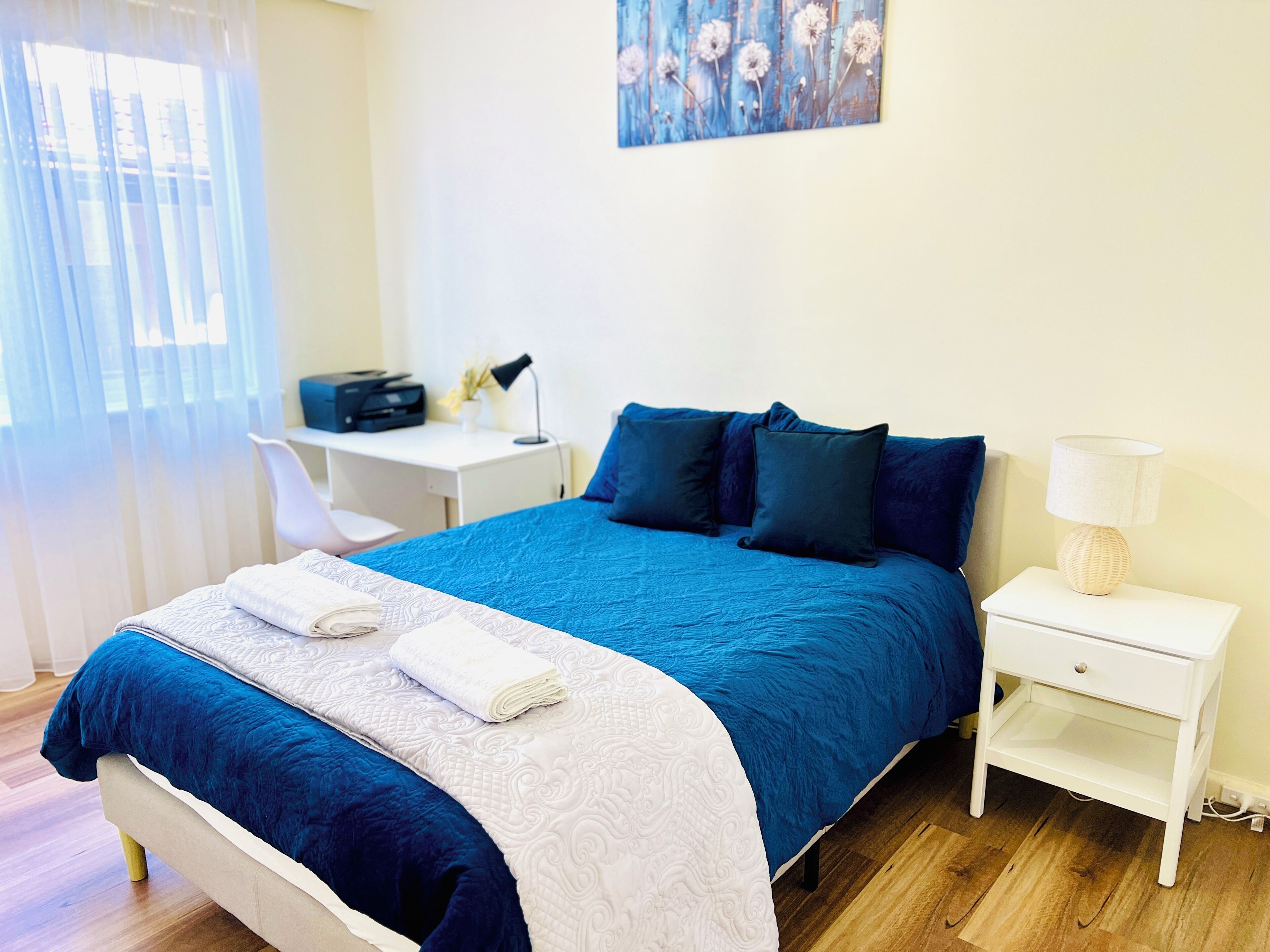 2 soverom, skrivebord, strykejern/-brett og wi-fi (inkludert)