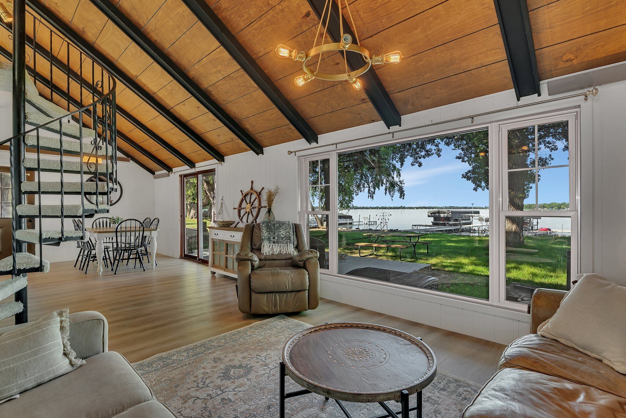 Newly Renovated Diamond Lake Oasis