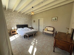 8 habitaciones, wifi y ropa de cama 