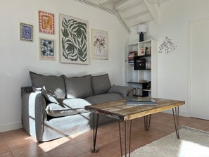 Living area - 8 Bedroom Private vacation home in ThÃ©sÃ©e (Thésée)