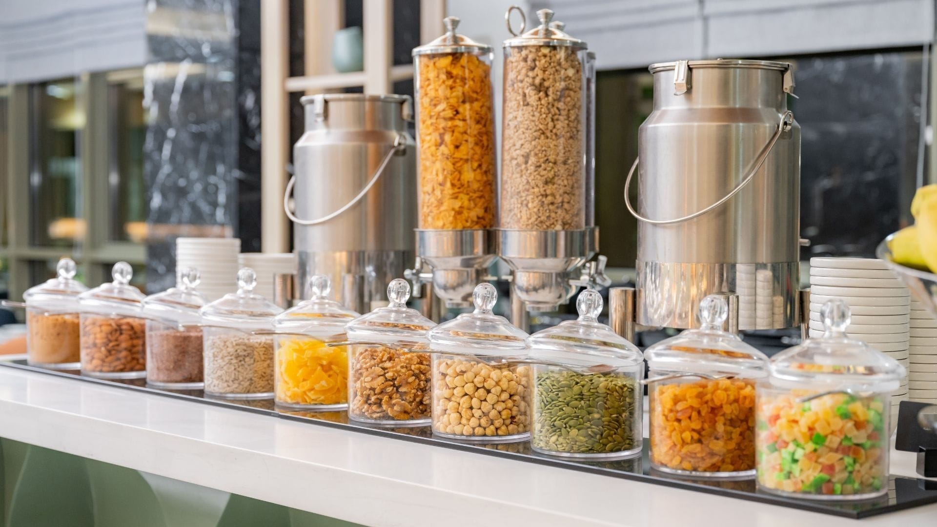 每日供應吃到飽早餐 (每人 SAR100)