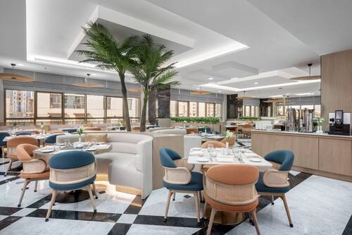 2 restaurants; s'hi serveixen esmorzars, dinars i sopars