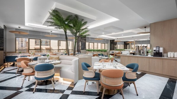 2 Restaurants, Frühstück, Mittagessen, Abendessen, internationale Küche