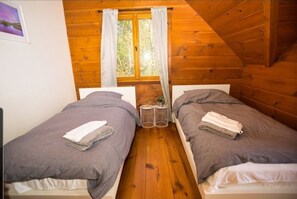 3 bedrooms, desk, travel crib, free WiFi