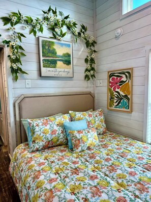 3 slaapkamers, een strijkplank/strijkijzer, wifi, beddengoed