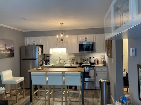 Fridge, microwave, oven, stovetop. Four Seasons Luxury Mountain Retreat next to hiking trails