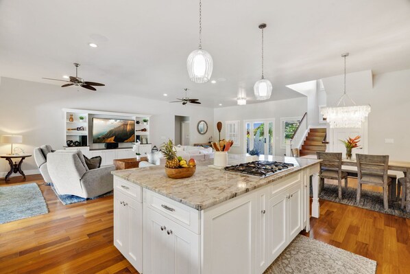 Interior - NEW LISTING - Nani Hale, 4 bed, AC, pool & jacuzzi (Koloa)