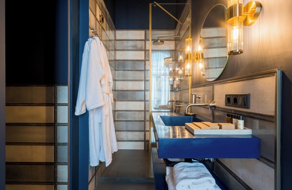 Chambre Double Premium, 1 très grand lit, vue ville | Salle de bain