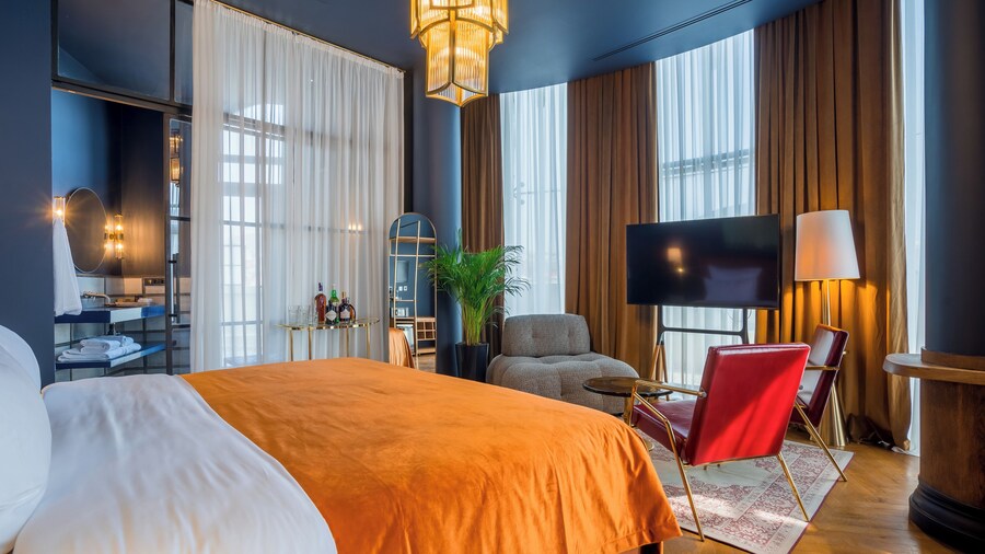 Zorba&Bond Hotel on the 8th