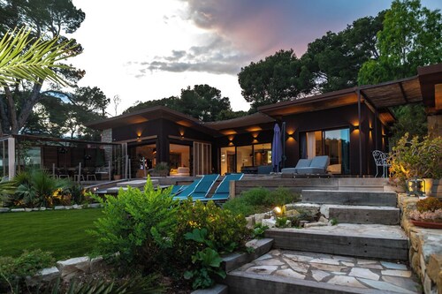 Luxury seaside villa