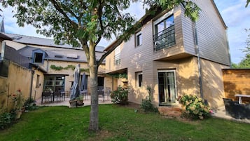 Superior Double Room, 1 Queen Bed, Garden View | Terrace/patio