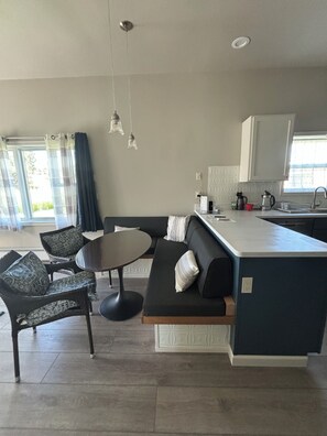 Interior - Sunflower Resort Coneflower Cabin (Winthrop)