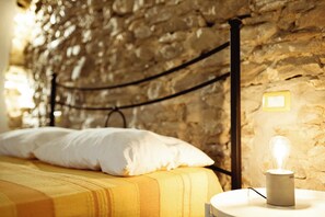 1 bedroom, WiFi, bed sheets - Le Radici - La Cantina - Relax in Umbria, the heart of Italy (Umbertide)