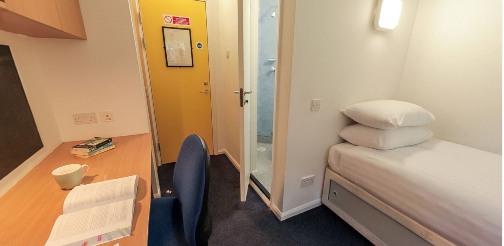 Basic Twin Room, Non Smoking, Private Bathroom | Iron/ironing board, free WiFi, bed sheets