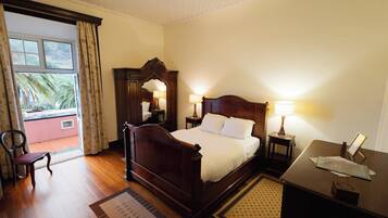 11 chambres, bureau, fer et planche Ă repasser, lit parapluie