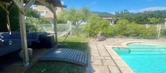 Gîte 4/5p, 2 bedrooms, private garden, shared pool