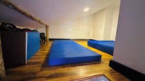 3 bedrooms, travel cot, WiFi, bed sheets