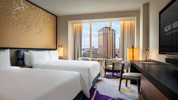 Nobu Luxury Room, 2 Queens, City View | Camas con pillow-top, caja de seguridad en la habitación y escritorio