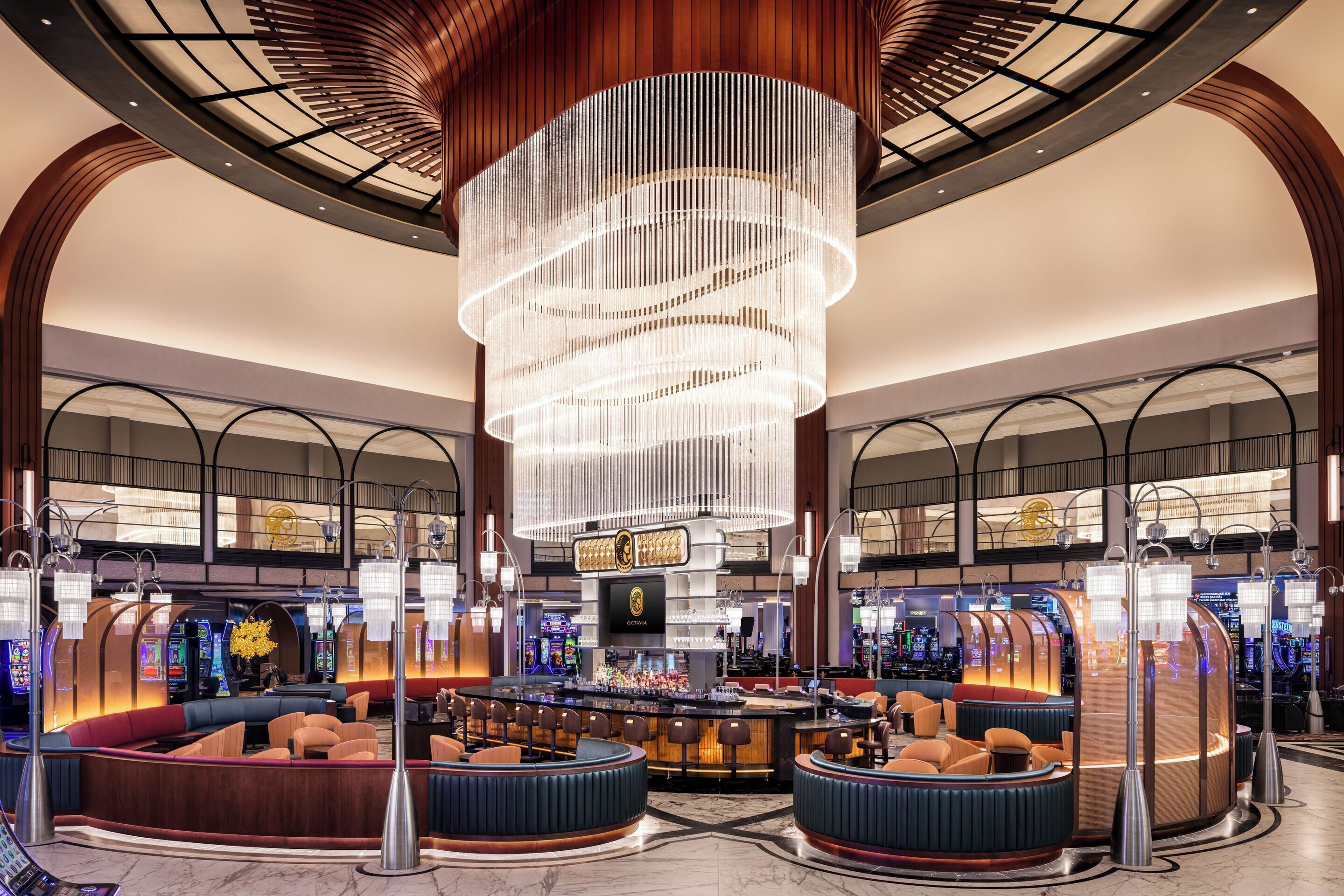 5 bars/lounges