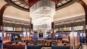 5 bars/lounges