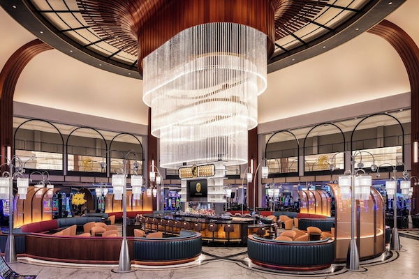 5 Bars/Lounges