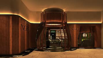 10 restaurants, lunch, dinner served; seafood