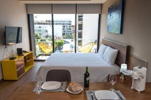 Iron/ironing board, free WiFi, bed sheets