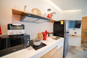 Fridge, microwave, stovetop, coffee/tea maker